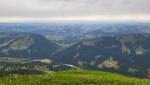 immer wieder bleiben wir stehen und geniessen die Aussicht. Hier Richtung Oberstaufen