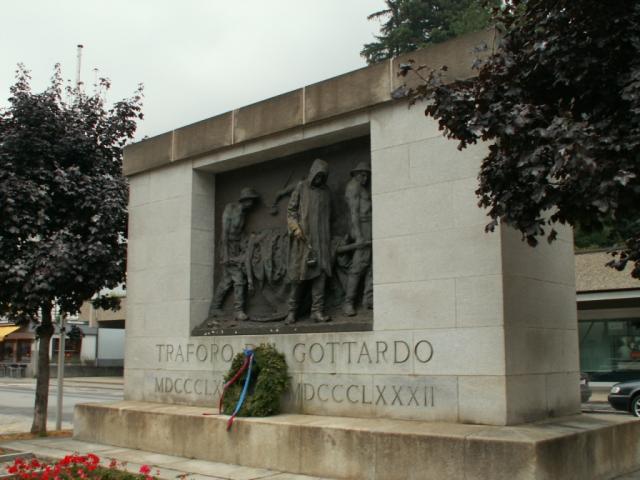 Denkmal in Airolo für die Tunnelbauer