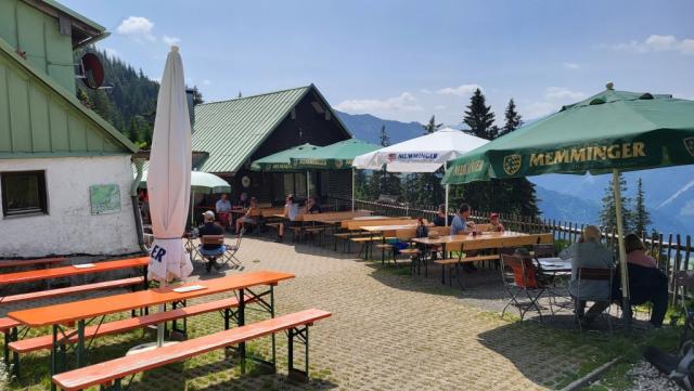 wir beschliessen auf der "Hirsch-Alpe" eine Pause einzulegen...