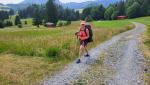 kurz danach überqueren wir die Landesgrenze. Für ein paar Kilometer wandern wir nun wieder durch Österreich