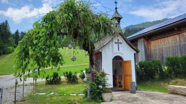 direkt neben dem Luxus Reort, steht eine kleine Kapelle