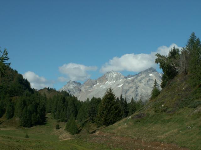 Alpe Pesciüm, im Hintergrund Pizzo Lucendro und Rotondo