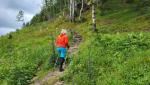 von der Senke aus, setzt danach der Wanderweg zum Zirmgrat an. Ohne die grossen Rucksäcke viel angenehmer