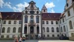 beim ehemaligen Kloster St. Mang. Heute das Rathaus. Die Klostergeschichte reicht bis ins Jahre 750 zurück