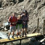 Vik, Irma und Franco auf der provisorischen Brücke