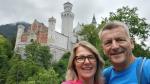 Erinnerungsfoto aufgenommen vor dem Schloss Neuschwanstein