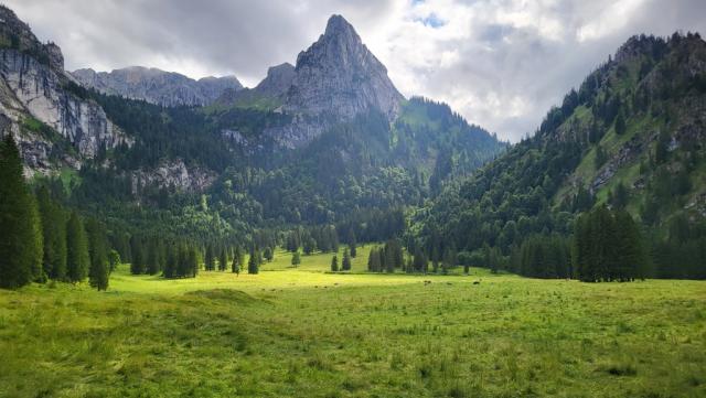 am Talende erkennen wir den Geiselstein das "Ammergauer Matterhorn"