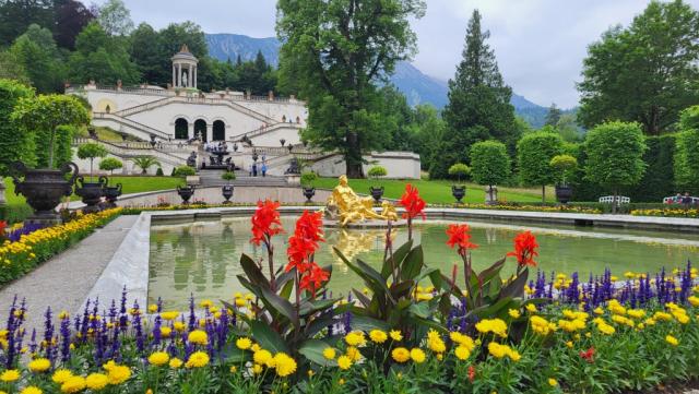 Wasserparterre und Terrasse