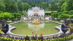 Schloss Linderhof wurde in den Jahren 1870 bis 1886 durch König Ludwig II. von Bayern im Stil des Neurokoko erbaut