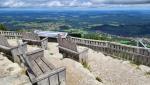 von der Hörnlehütte geniesst man eine sehr schöne Aussicht. Nicht grundlos sind so viele Bänke vorhanden