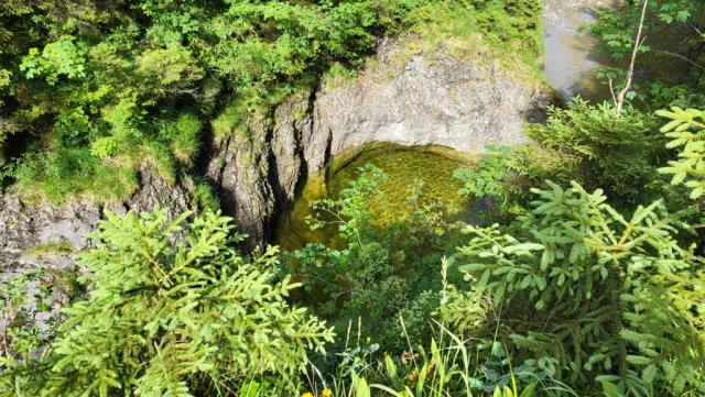 die Eschenlaine hat sich hier tief in das Tal hineingegraben