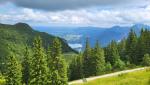 direkt vor uns erkennen wir den Kochelsee