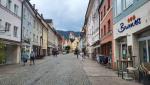 es hat aufgehört zu regnen. Wir laufen durch die Altstadt von Füssen das direkt an der Lech liegt