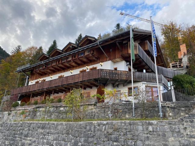 nach einem stärkenden Frühstück verlassen wir das Hotel "Karwendelblick" in Urfeld