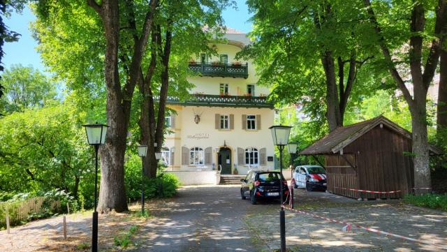 im ruhig gelegenen Hotel "Kolbergarten" beziehen wir unser Hotelzimmer und laufen danach wieder in die Altstadt