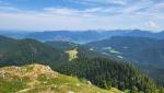 was für eine Aussicht hier oben! Der Tegernsee vor uns