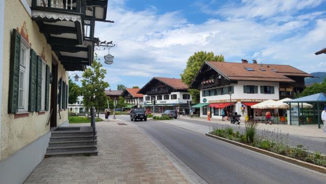 in Bad Wiessee kuren viele Senioren im heilsamen Jod- und Schwefelwasser