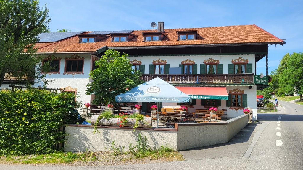 im Gasthaus "Marbach" beziehen wir das Hotelzimmer und machen uns frisch