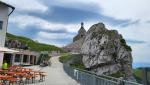 nach einem schweisstreibenden Aufstieg, erreichen wir die Bergstation der Wendelstein-Seilbahn...