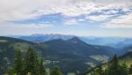 wir blicken in das Kaisergebirge mit dem Zahmer- und Wilder Kaiser