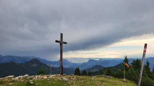 wir bleiben hier oben auf dem Hochrieshaus...