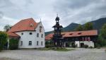 ...und erreichen Hohenaschau im Chiemgau, mit dem schön restaurierten ehemaligen Ökonomiegebäude des Schlosses