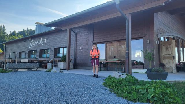 nach einem stärkenden Frühstück verlassen wir die Sonnenalm