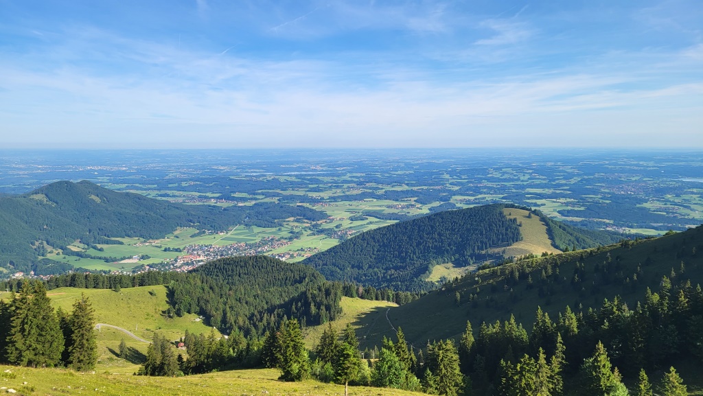 ...und bestaunen das schöne Panorama. Die Sicht reicht bis nach München