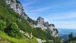 gut ersichtlich der Bergweg der von der Scharte hinunter führt