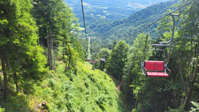 nach einer Kaffeepause in der Staffn Alm, schweben wir gemütlich mit dem Sessellift hinunter ins Tal