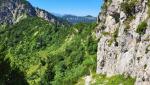 wir bleiben stehen und blicken zurück zur Gratscharte. Gut ersichtlich der Bergweg