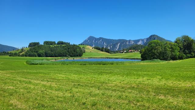 wir überqueren die Urschlauer Achen und die Weisse Traun, lassen Zell hinter uns und erreichen danach den Froschsee