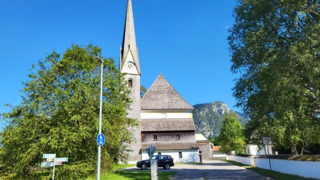 ...mit seiner schönen Kirche...