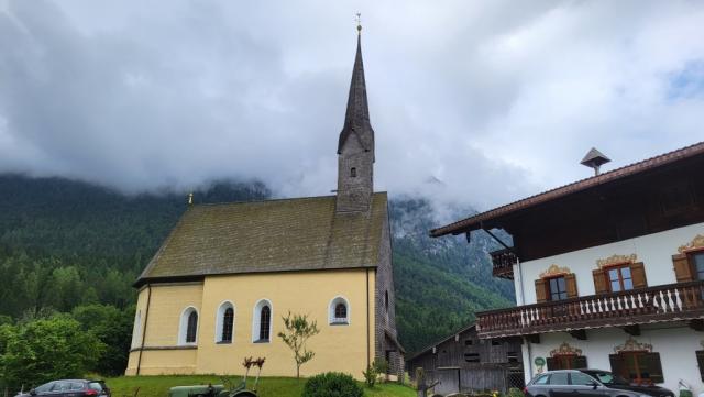 wir wollten die romanisch-gotische Kirche St.Nikolaus besuchen, leider war sie geschlossen