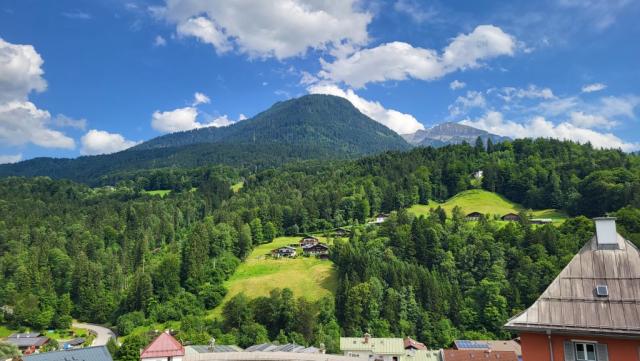 das Kehlsteinhaus und die Strasse die hinauf führt, wurde so erbaut, das sie vom Talgrund nicht ersichtlich ist