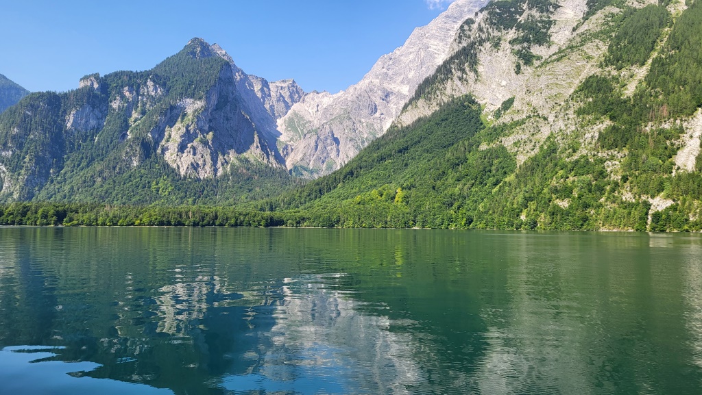 der Königsee entstand während der Eiszeit. Nach dem Rückzug des Gletschers blieb der See zurück