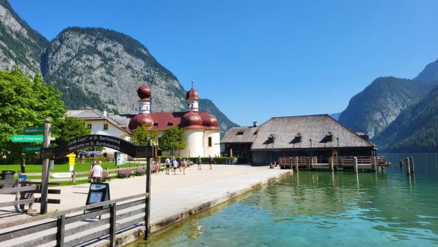 wir steigen aus und laufen zur Kirche die Anfang des 18. Jhr. in die barockisierte Form umgestaltet wurde