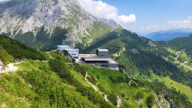 ...und dann geht es wieder hinunter zur Jennerbahn-Bergstation