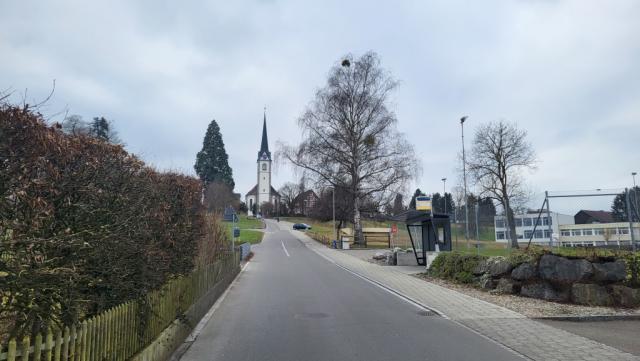 nach der Kaffeepause geht es vom Dorfzentrum von Altnau, hinauf zum Oberdorf