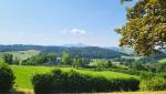 ...geniessen wir die schöne Aussicht auf die Berge...