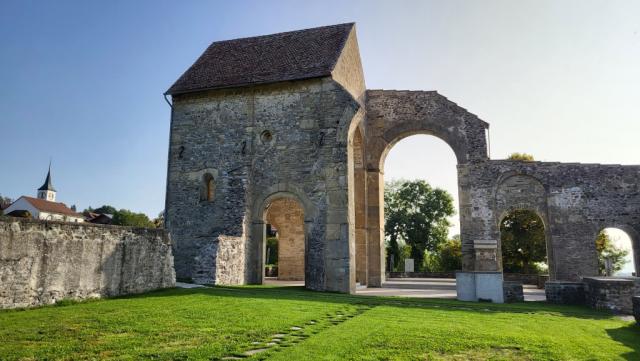 bei der Klosterruine aus dem 11.Jhr. in Rüeggisberg beginnt unsere heutige Etappe