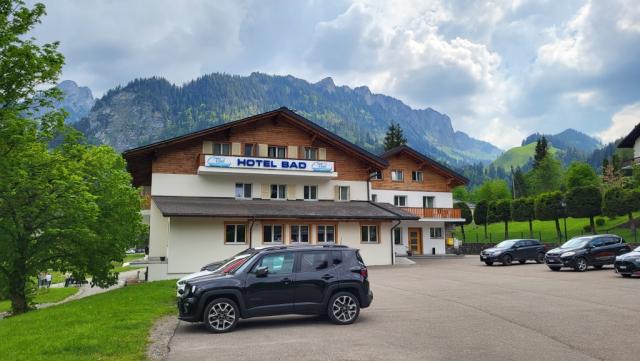 wir erreichen das Hotel Bad, wo wir heute übernachten werden