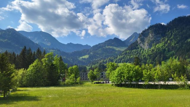 wir verlassen Schwarzsee Bad und laufen bis zum See ende