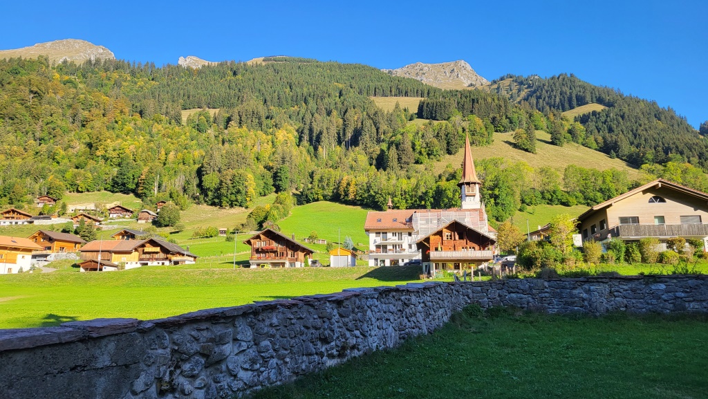 die Wanderung beginnt in Jaun das einzige deutschsprachige Dorf im Greyerzbezirk...