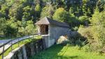 ...schon bald die Holzbrücke «Le Pont qui brande»,...