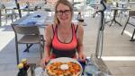 meine Maus geniesst die erste Pizza auf dieser Reise