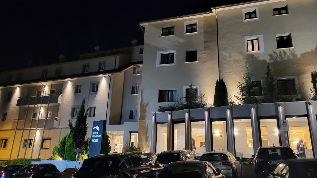 zu später Stunde laufen wir zum Hotel zurück. Wir freuen uns auf morgen