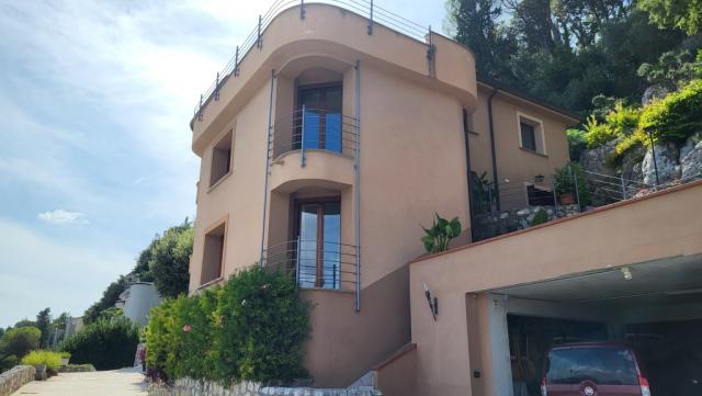 oberhalb von Cassino und unterhalb der Abtei Montecassino, beziehen wir unsere Wohnung die Residenza di Carolina