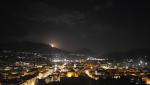 bevor wir schlafen gehen, lassen wir den Blick über das glitzernde Lichtermeer von Cassino schweifen