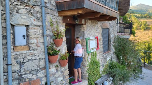 im Dorfzentrum von Castel die Tora, beziehen wir unsere Wohnung die Casa Vacanze Vista Lago